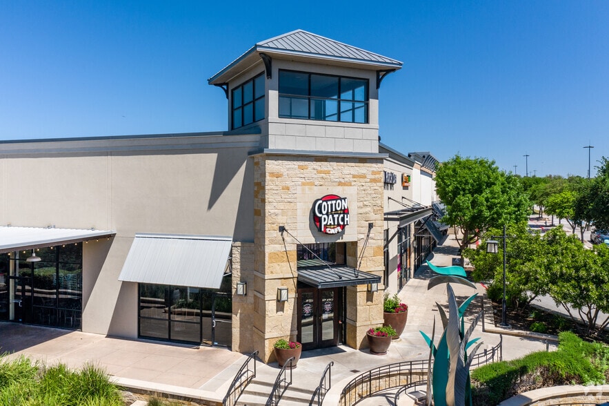 More Photos Of 1015 W University Ave, Georgetown Unknown For Lease