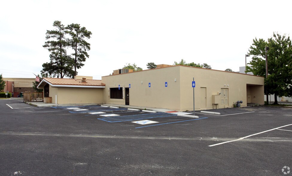 More Photos Of 65 W Fairmont Ave, Savannah Restaurant For Sale