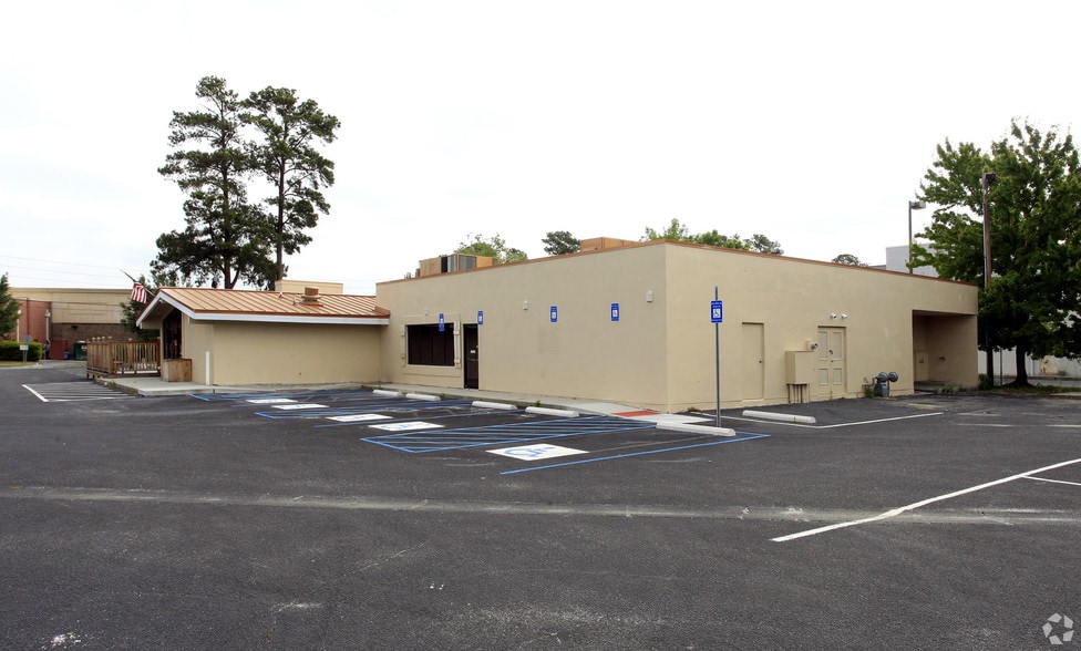 More Photos Of 65 W Fairmont Ave, Savannah Restaurant For Lease