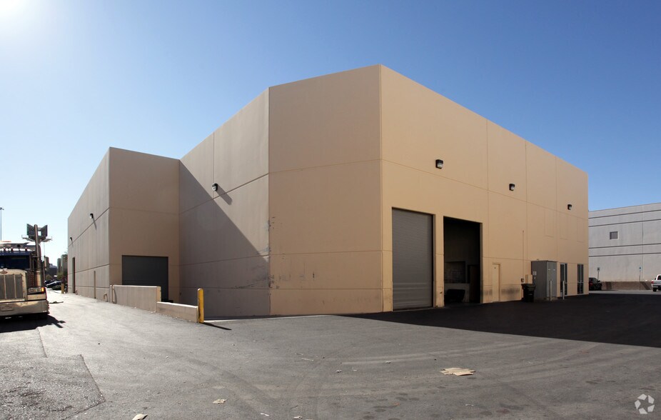 More Photos Of 4280 Wagon Trail Ave, Las Vegas Warehouse For Lease
