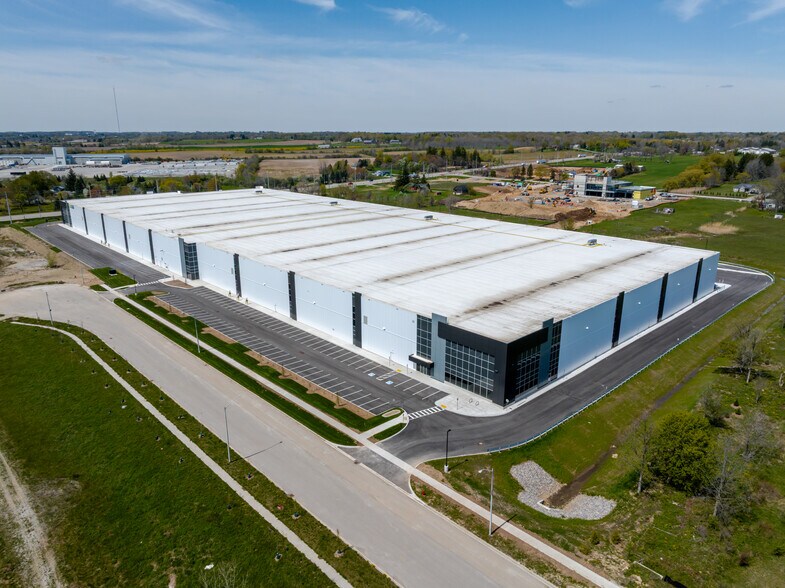 More Photos Of 22 Medicorum Pl, Hamilton Distribution For Lease