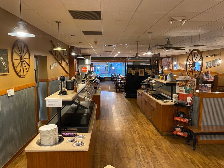 More Photos Of 944 Center Ave, Oostburg Restaurant For Sale