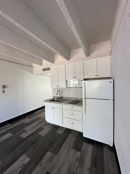 More Photos Of 1408 Buffalo Jones Ave, Garden City Apartments For Sale