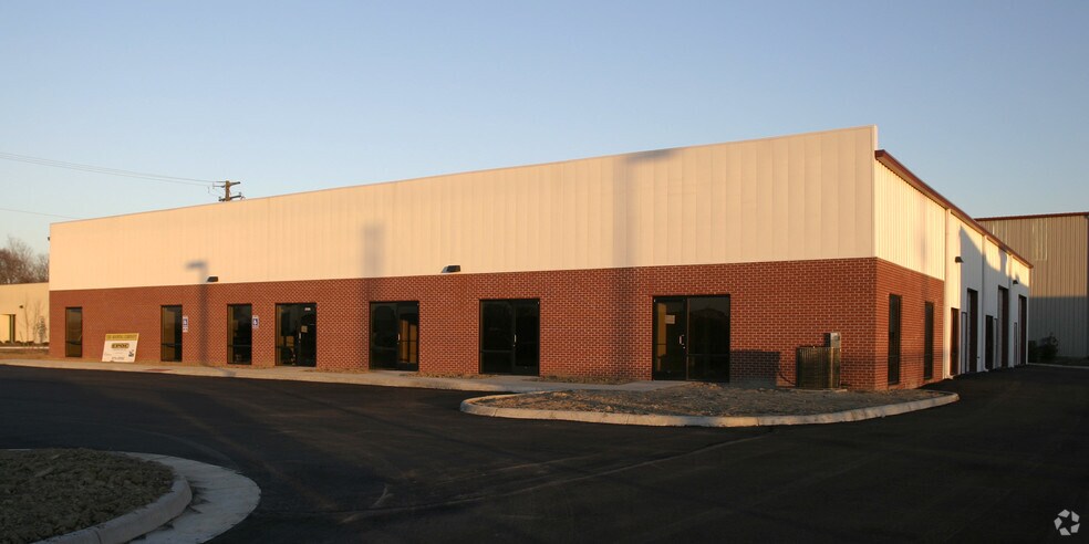 More Photos Of 2106 Aluminum Ave, Hampton Warehouse For Lease