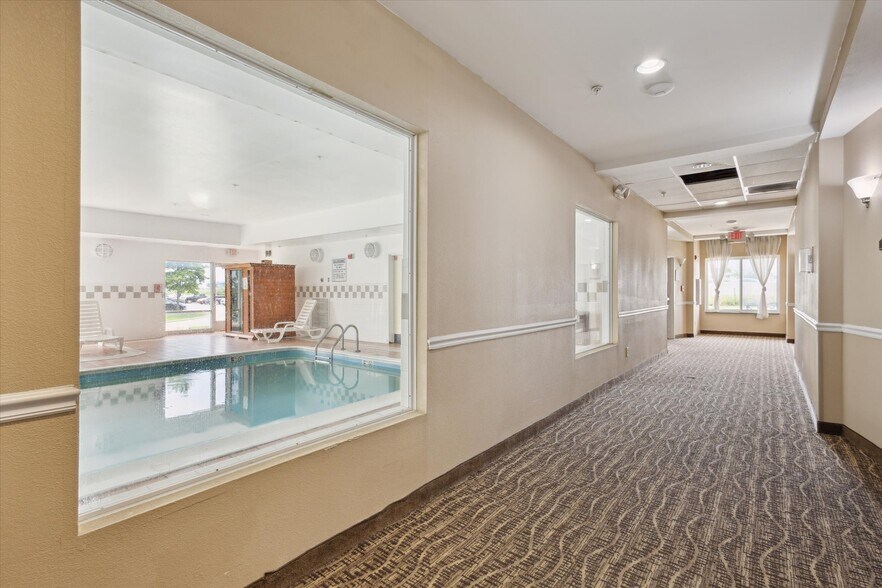 More Photos Of 2750 Fortune Cir W, Indianapolis Hotel For Sale