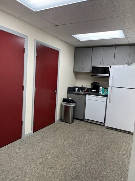 More Photos Of 608 E McMurray Rd, McMurray Medical For Lease