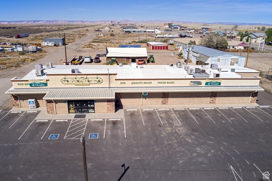 More Photos Of 80 S Broadway St, Green River Supermarket For Sale