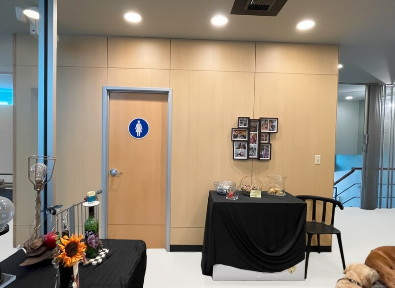 More Photos Of 520 Cherokee St, Denver Freestanding For Lease
