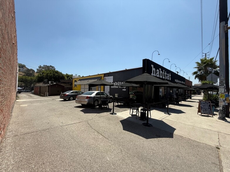 Primary Photo Of 3700-3704 Eagle Rock Blvd, Los Angeles Showroom For Lease