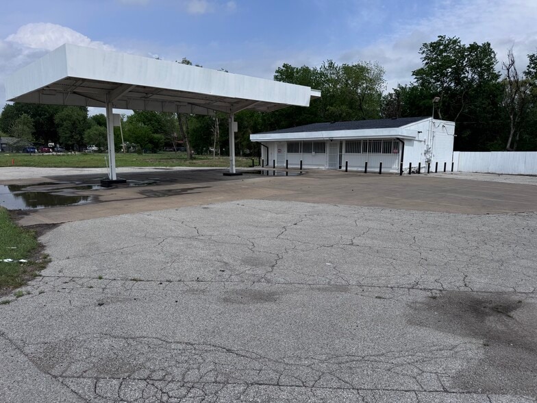Primary Photo Of 6735 N Peoria Ave, Tulsa Convenience Store For Sale