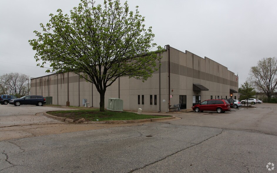 More Photos Of 16210 W 110th St, Lenexa Warehouse For Lease