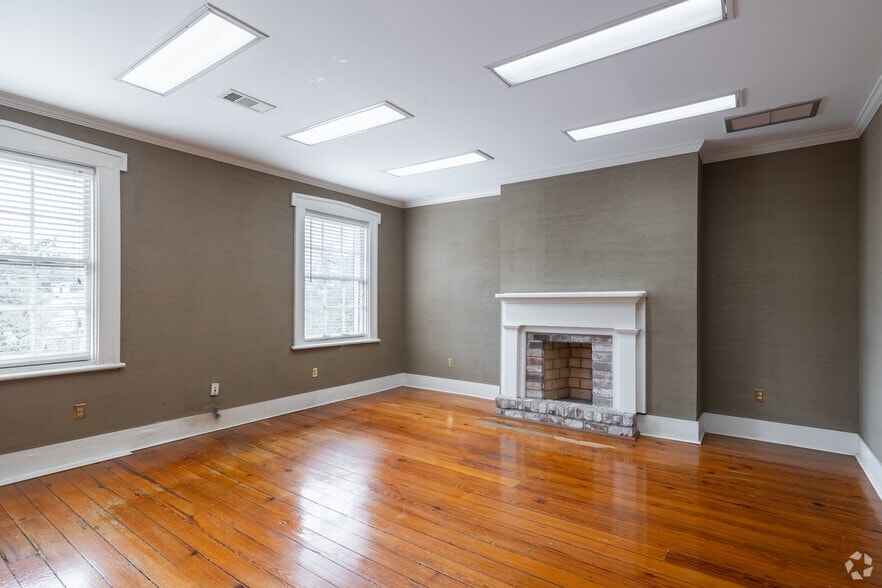 More Photos Of 120-124 W Liberty St, Savannah Office Residential For Sale