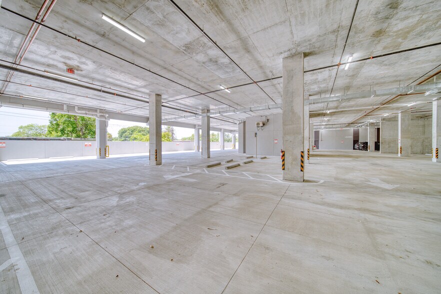 More Photos Of 5402 W Flagler St, Coral Gables General Retail For Lease