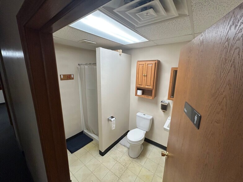 More Photos Of 2019 W Lusher Ave, Elkhart Warehouse For Sale