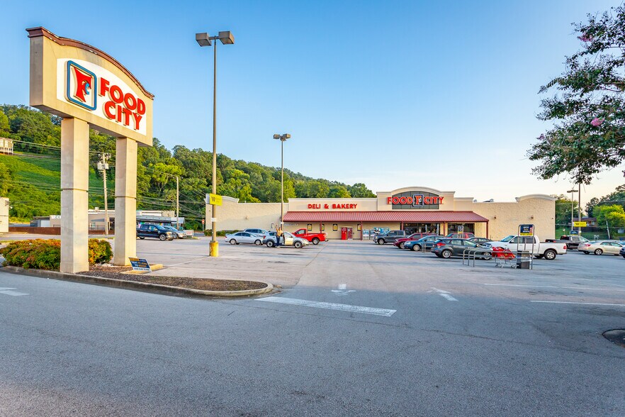 More Photos Of 319 Chickamauga Ave, Rossville Supermarket For Lease