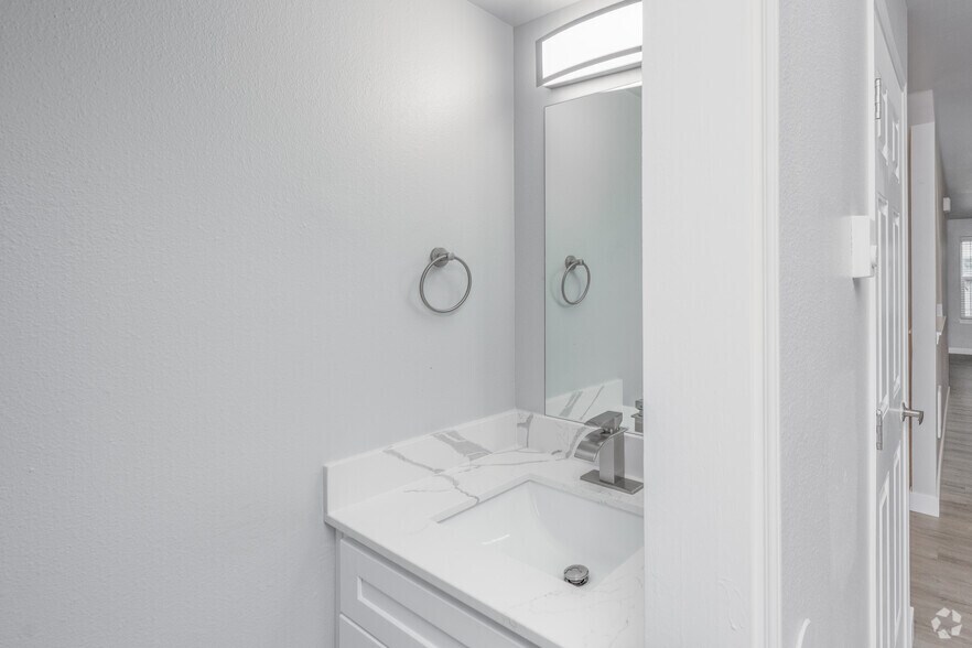 More Photos Of 2901 S 45th St, Tacoma Apartments For Sale