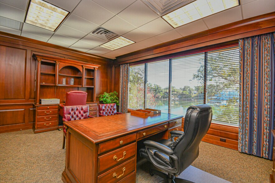 More Photos Of 220 Mckenzie Ave, Panama City Office For Sale
