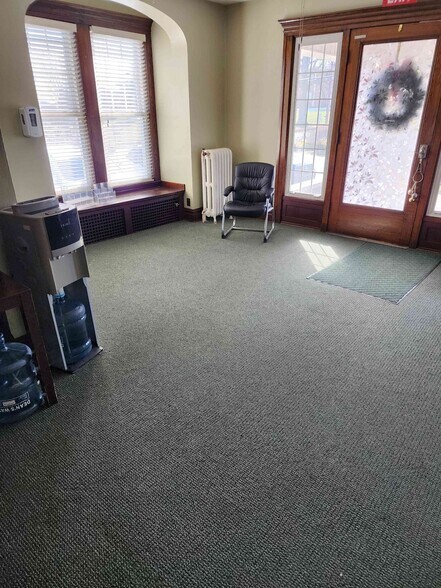 More Photos Of 255 W Main St, Saint Clairsville Office For Sale