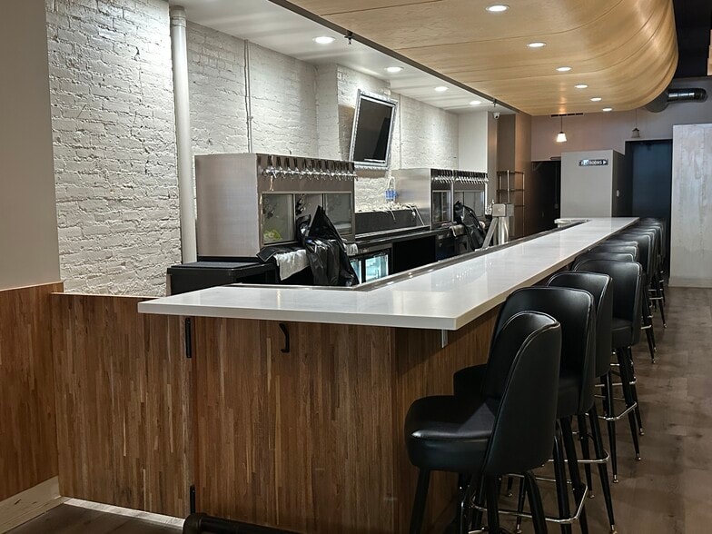 More Photos Of 53 Monroe Center St NW, Grand Rapids Storefront Retail Residential For Lease