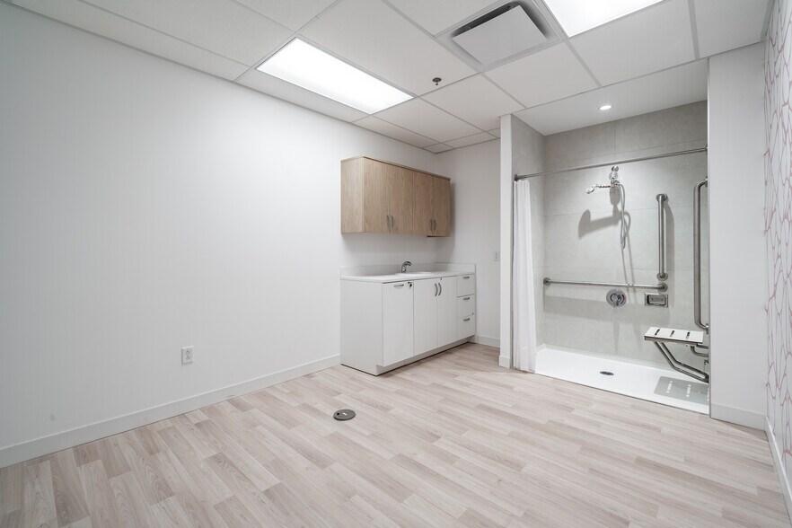 More Photos Of 8000 Boul Décarie, Montréal Office For Lease