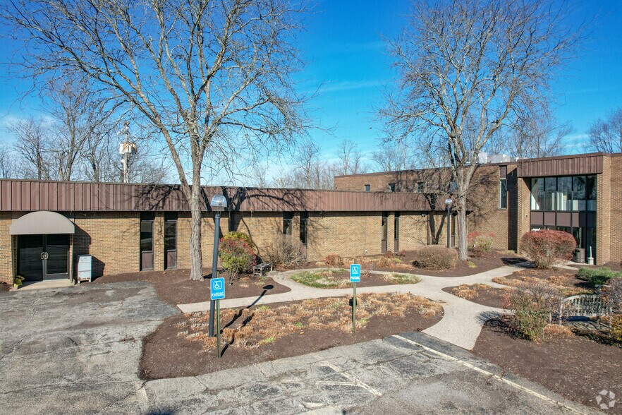 More Photos Of 199 S Johnson Rd, Houston Office For Lease