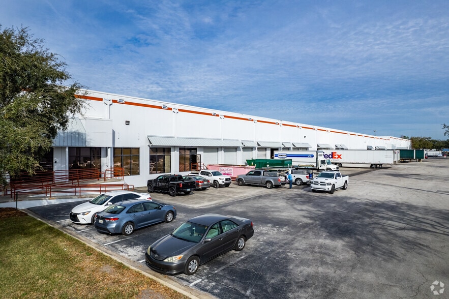 More Photos Of 3905 Center Loop, Orlando Unknown For Lease