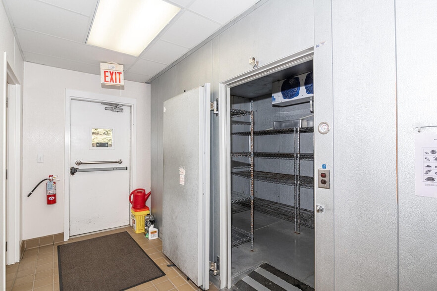 More Photos Of 9270 E 141st St, Noblesville Fast Food For Sale