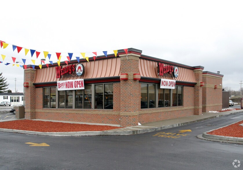 Primary Photo Of 580 W Layton Ave, Milwaukee Fast Food For Lease