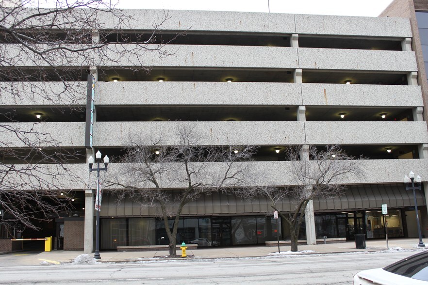 More Photos Of 207 SW Adams St, Peoria Office For Sale