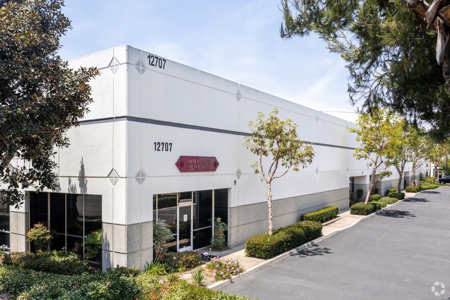 More Photos Of 12707 Rives Ave, Downey Warehouse For Lease