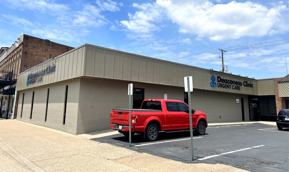 More Photos Of 2007 W Franklin St, Evansville Office For Lease