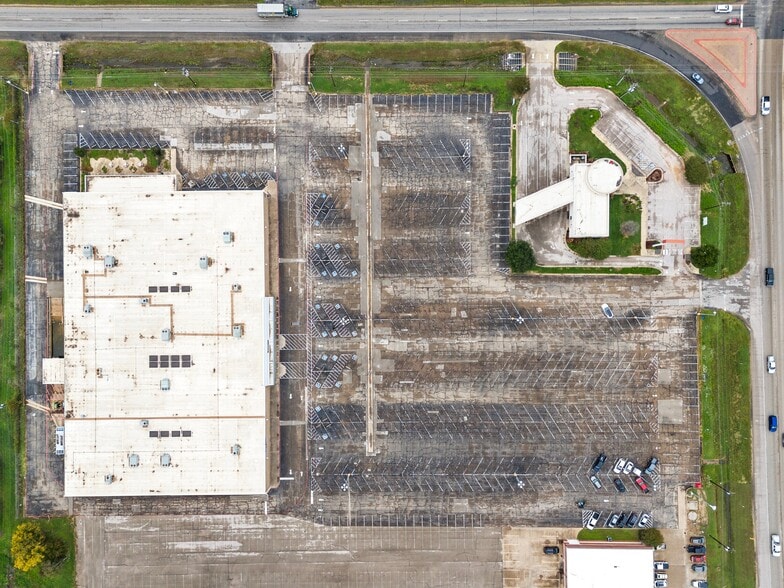 More Photos Of 1205 N Loop 340, Waco Light Manufacturing For Sale