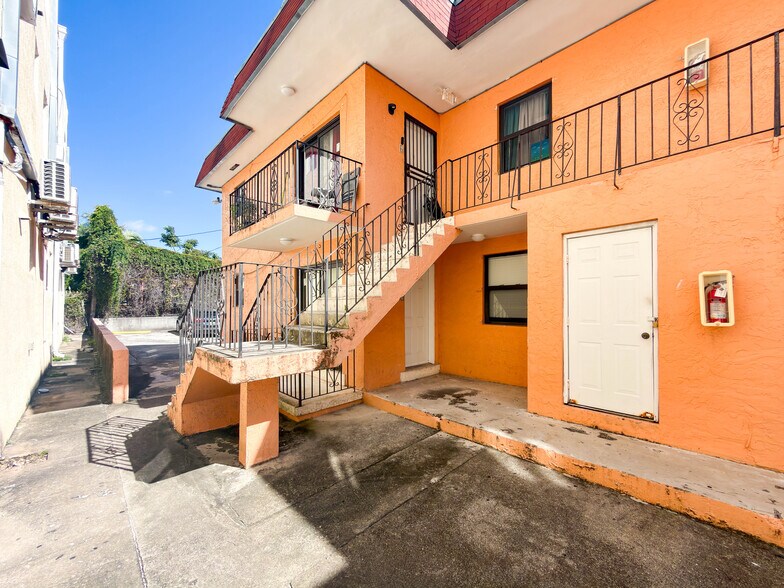 More Photos Of 945 SW 4th St, Miami Apartments For Sale