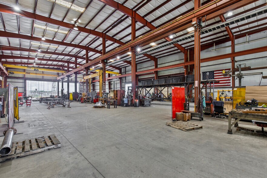 More Photos Of 2985 Old Medulla Rd, Lakeland Manufacturing For Sale