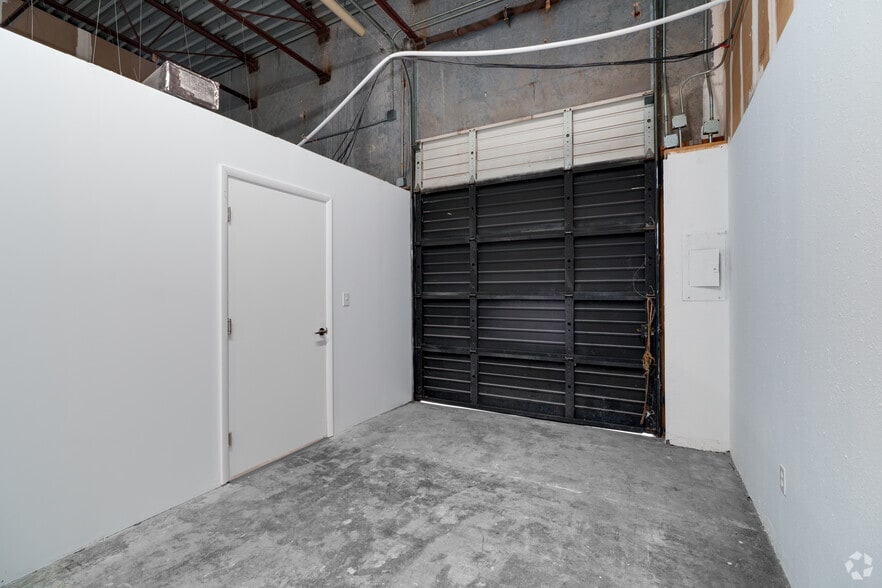 More Photos Of 3443-3479 Parkway Center Ct, Orlando Unknown For Lease