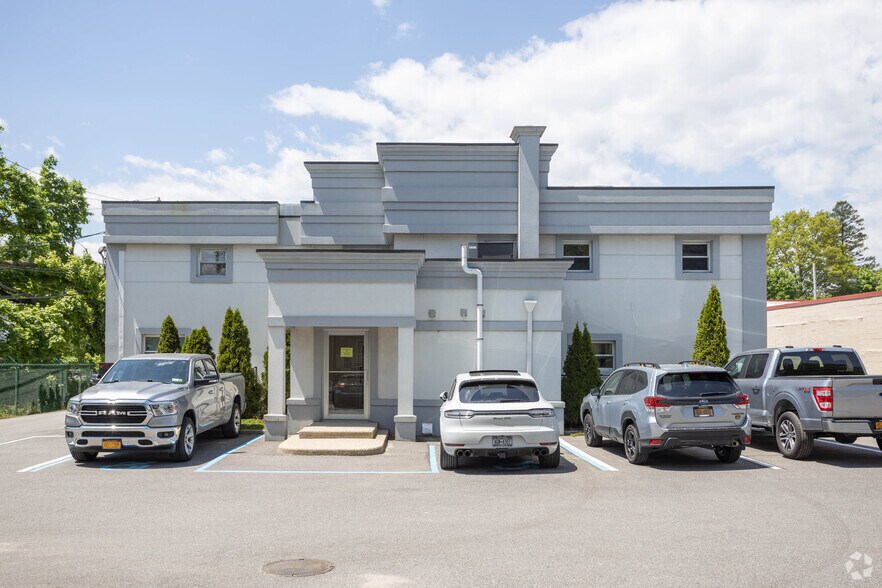 More Photos Of 568-572 Walt Whitman Rd, Melville Office For Sale