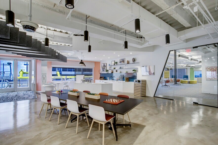 More Photos Of 1301 Fannin St, Houston Office For Lease