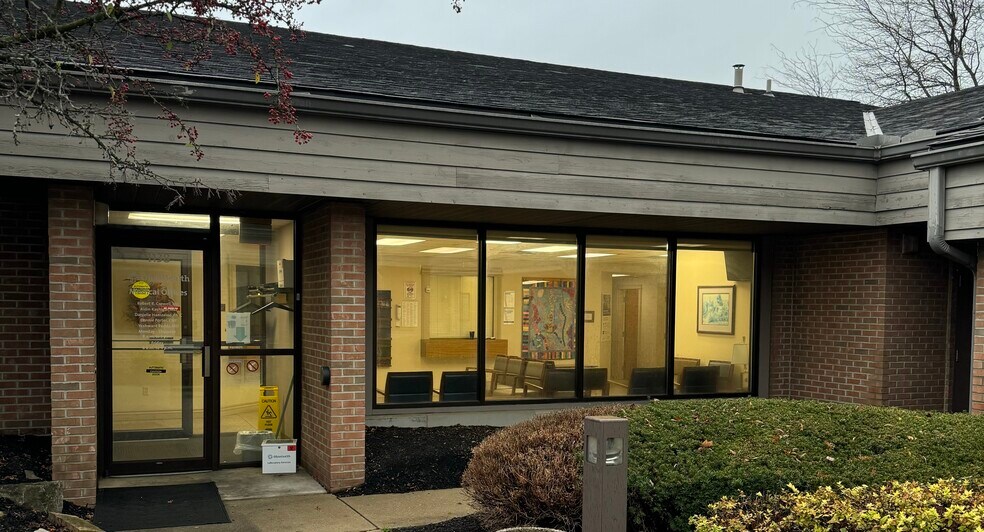 More Photos Of 1136-1138 Independence Ave, Marion Medical For Sale