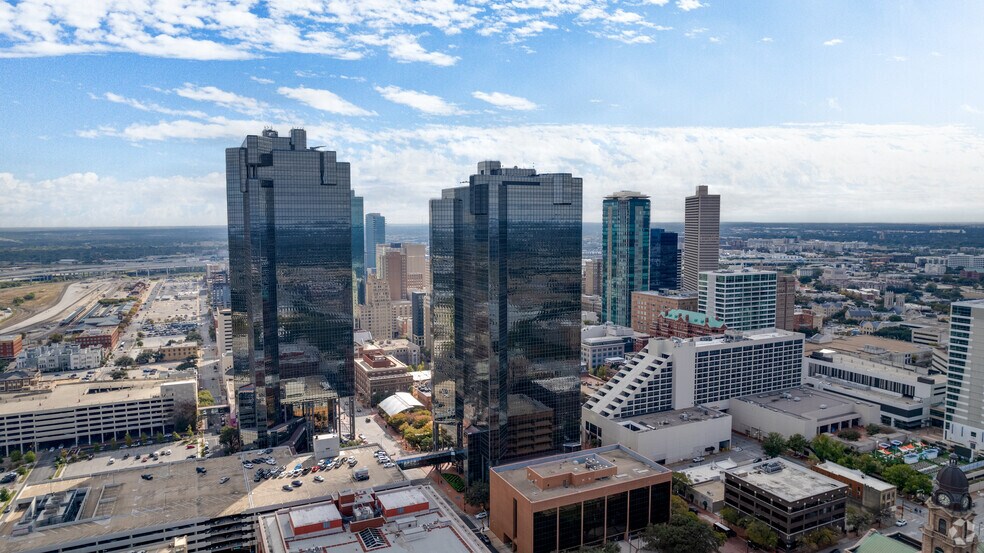 More Photos Of 301 Commerce St, Fort Worth Office For Lease