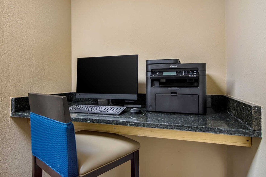 More Photos Of 184 Northpoint Way, Acworth Hotel For Sale