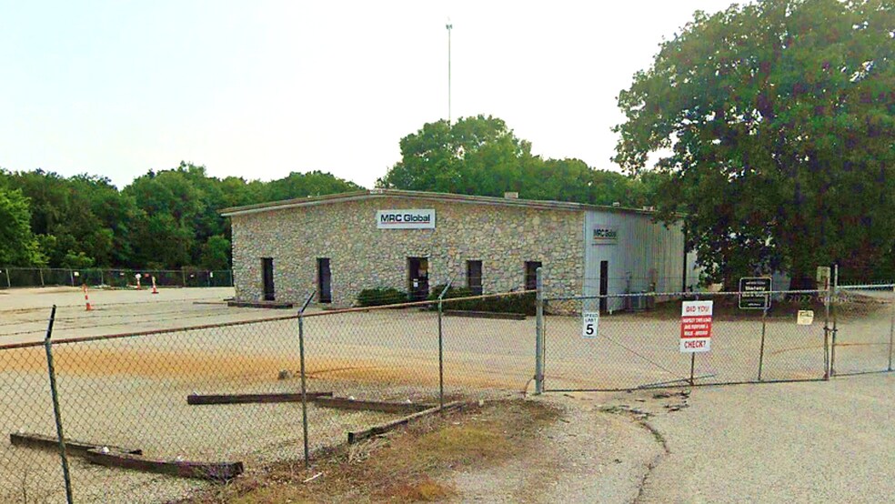 More Photos Of 621 Industrial dr, Ardmore Industrial For Lease