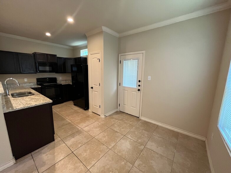 More Photos Of 6618 Mia Way, San Antonio Apartments For Sale