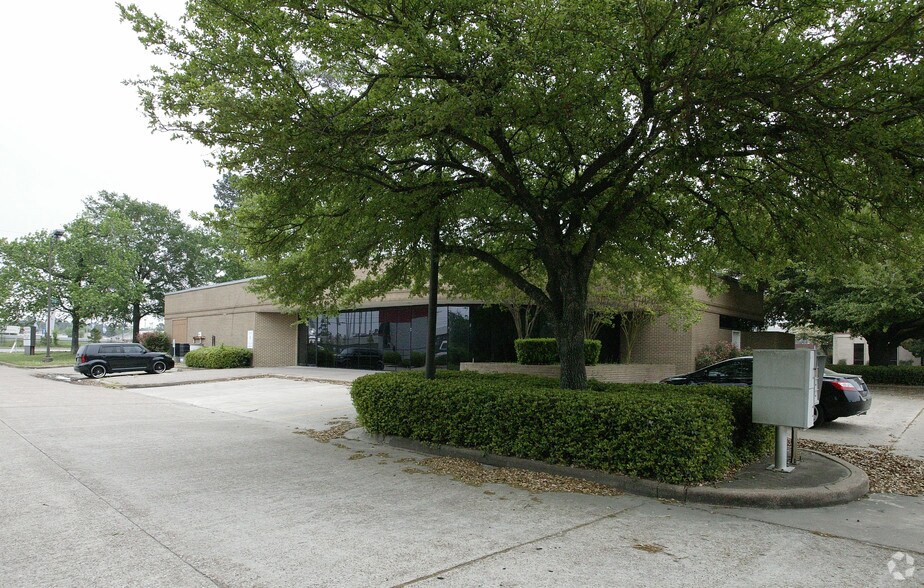 19007 Highway 59 N  