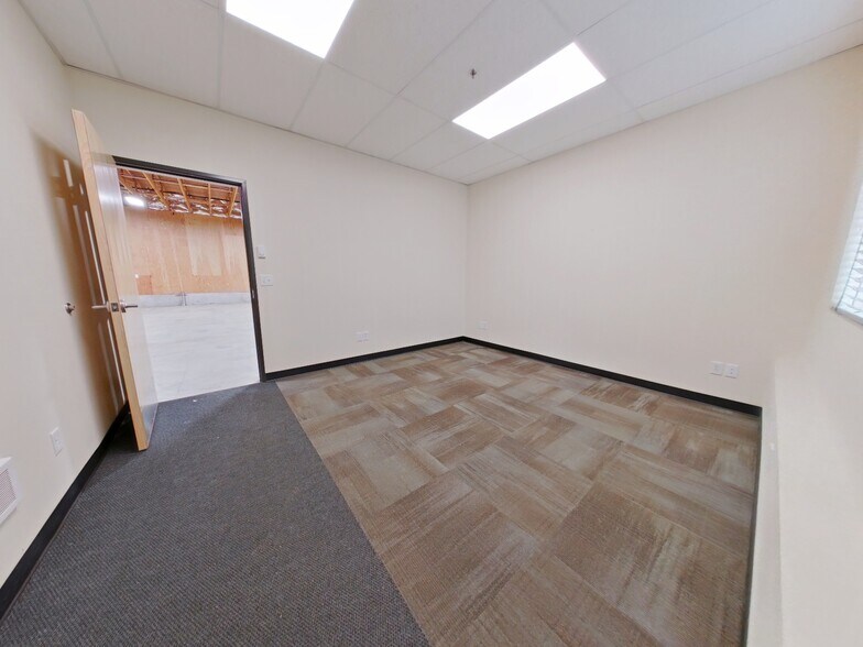 More Photos Of 4107 Industrial Ave, Springfield General Retail For Lease