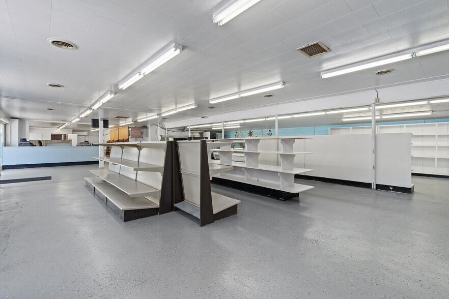 More Photos Of 8275 Carolina Blvd, Clyde General Retail For Sale