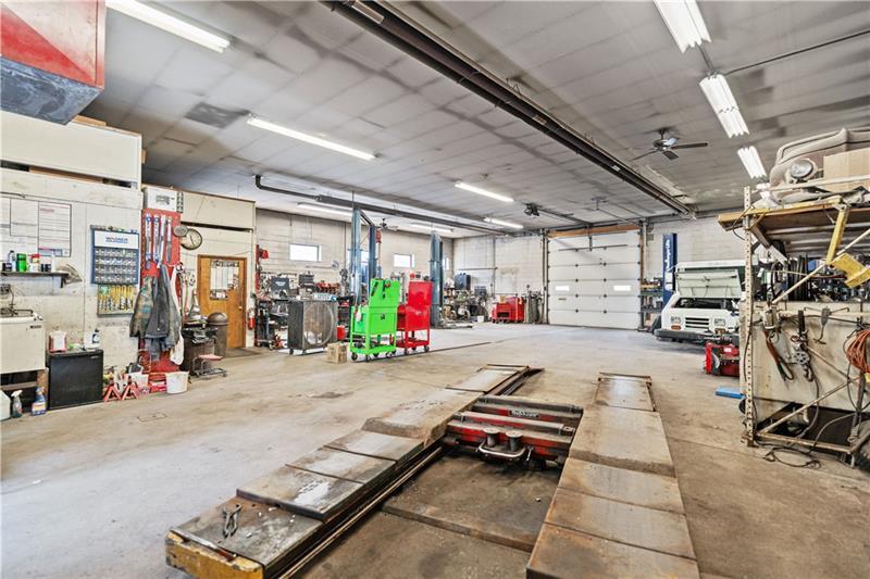 More Photos Of 560 Hoover Rd, Penn Hills Warehouse For Sale