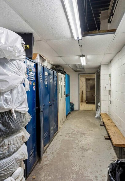 More Photos Of 51 Covington St, Hamilton Warehouse For Sale