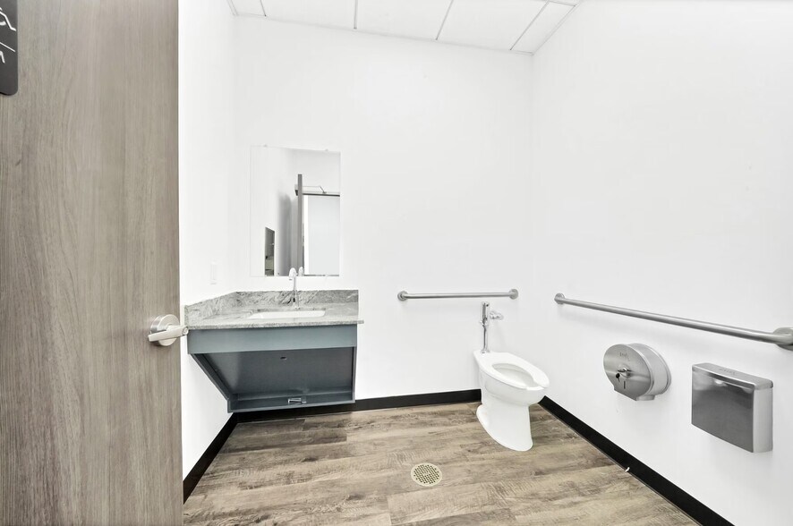 More Photos Of 12280 Broadway St, Pearland Medical For Lease