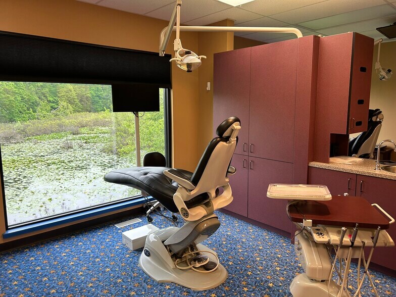 More Photos Of 6919 Grand River Rd, Brighton Medical For Sale