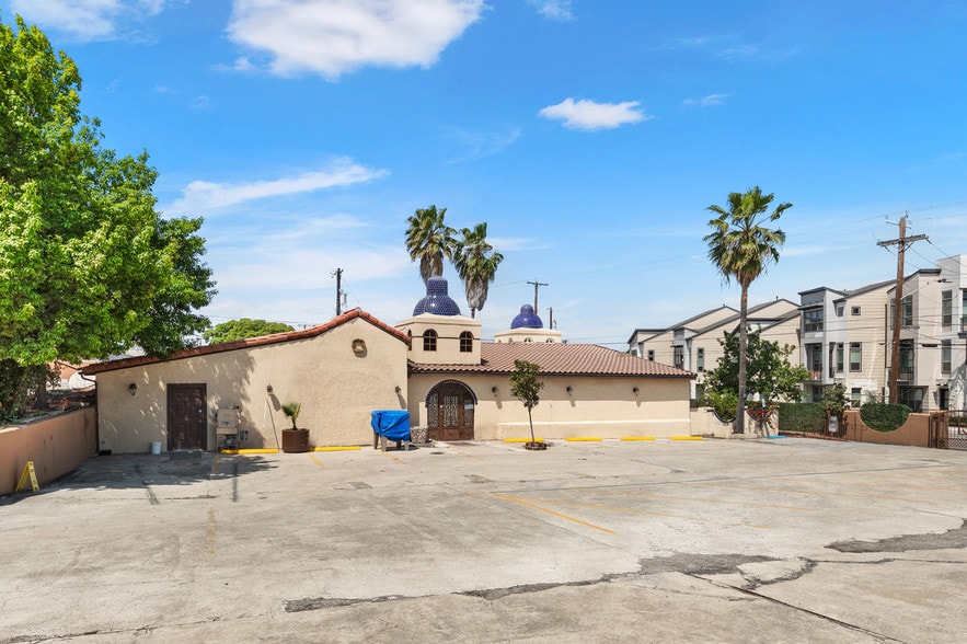 More Photos Of 2121 N Saint Marys St, San Antonio Restaurant For Lease